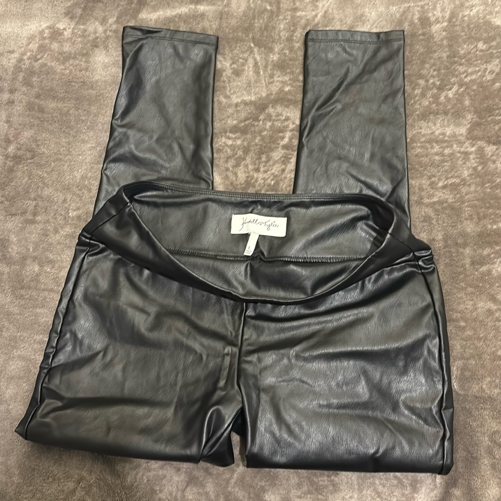 Kendall and Kylie black faux leather leggings size l